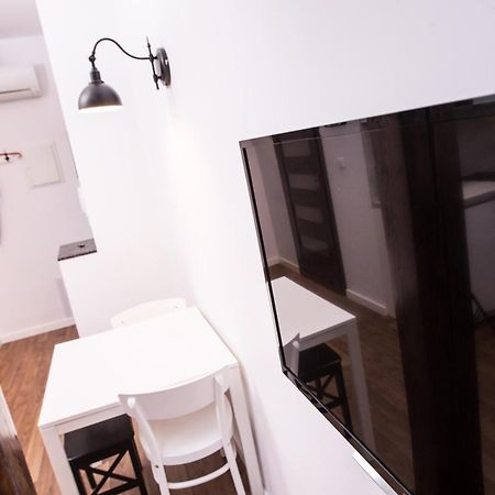 Mirror Apartments Краков Экстерьер фото
