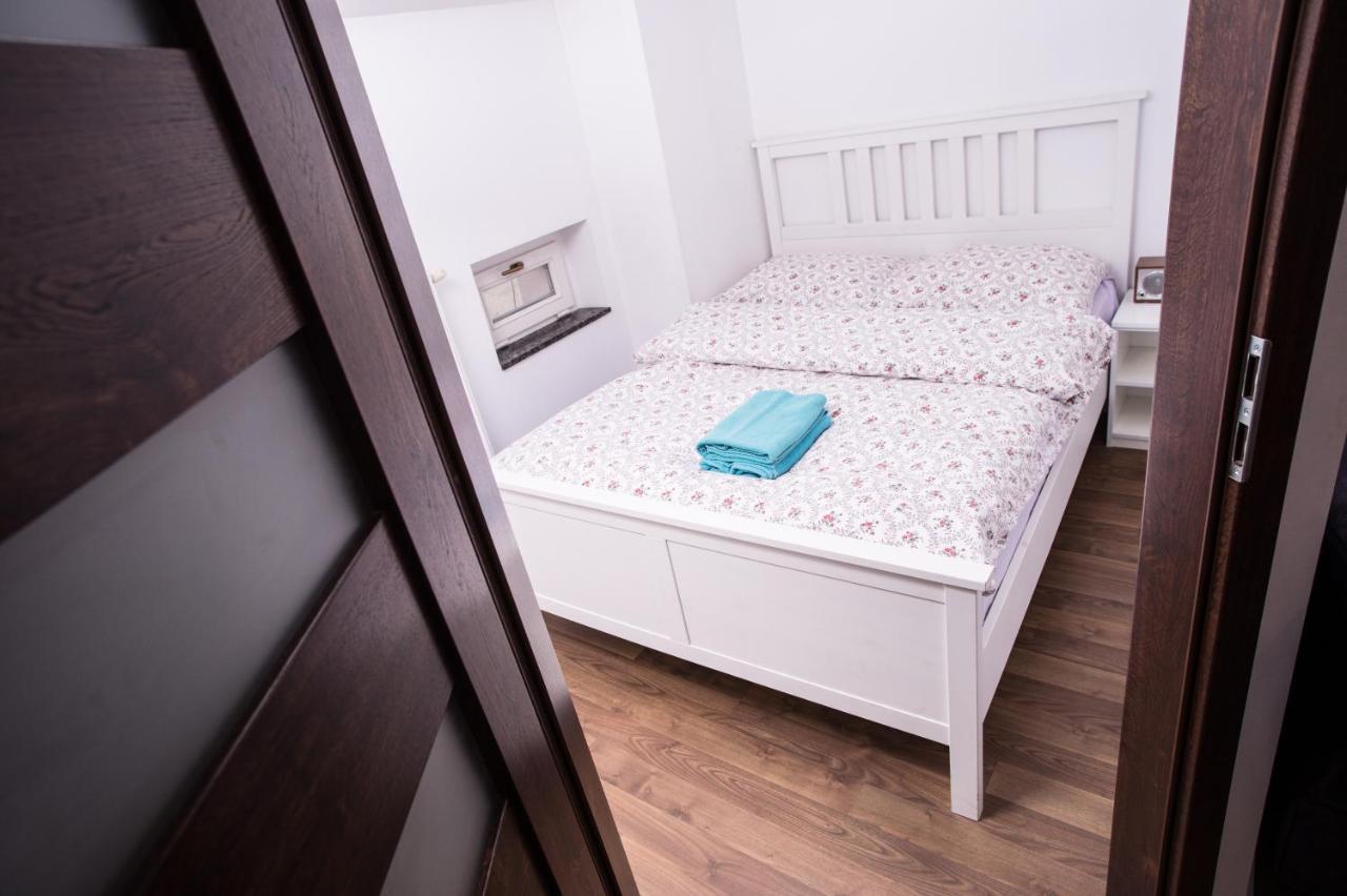 Mirror Apartments Краков Экстерьер фото