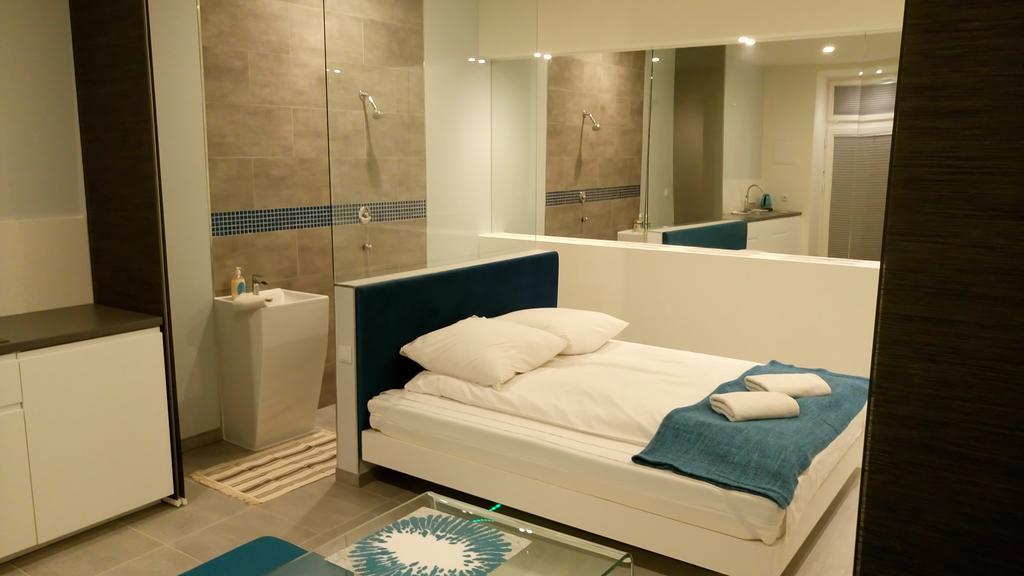 Mirror Apartments Краков Экстерьер фото