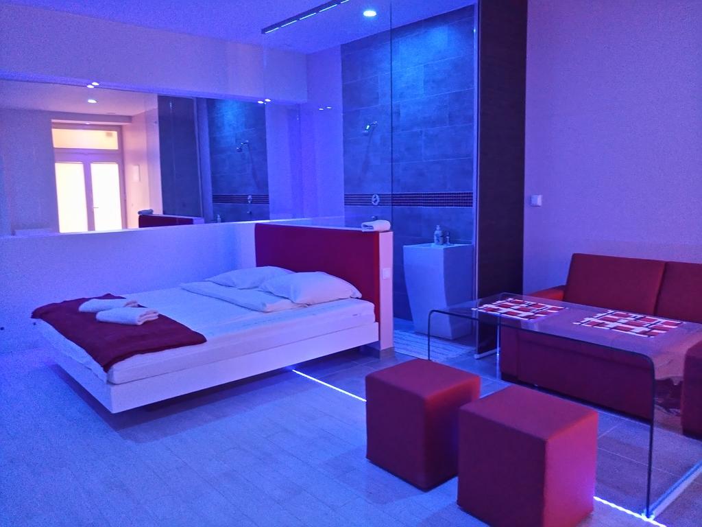 Mirror Apartments Краков Экстерьер фото