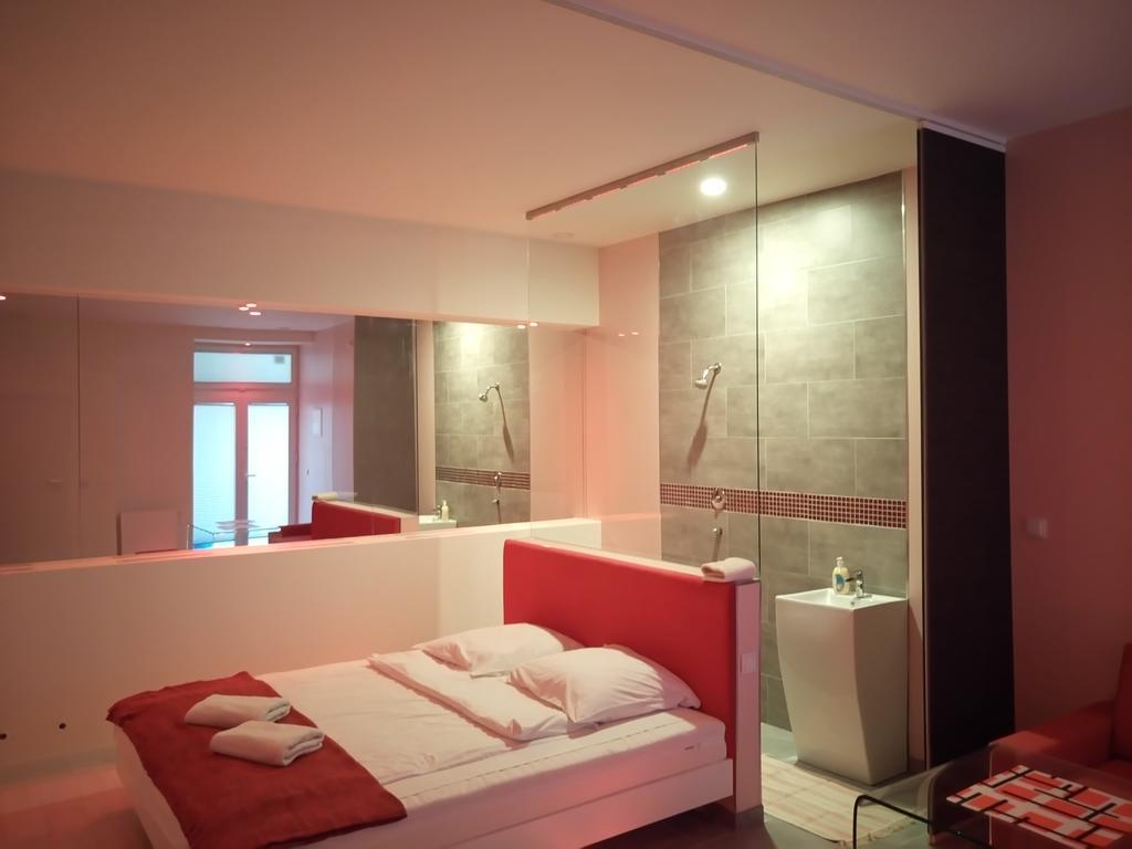 Mirror Apartments Краков Экстерьер фото