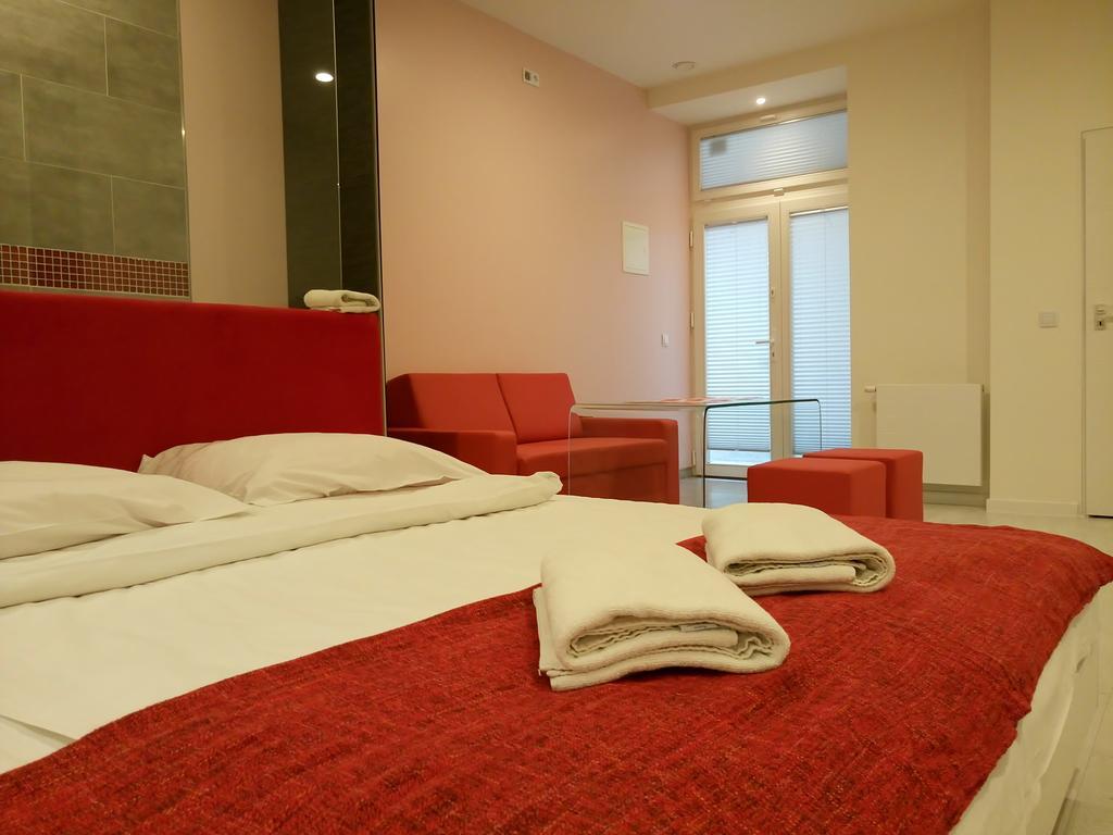 Mirror Apartments Краков Экстерьер фото