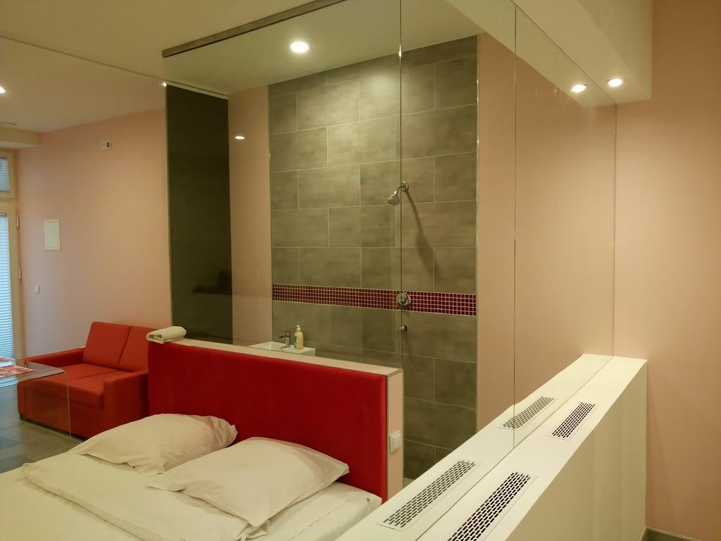 Mirror Apartments Краков Экстерьер фото