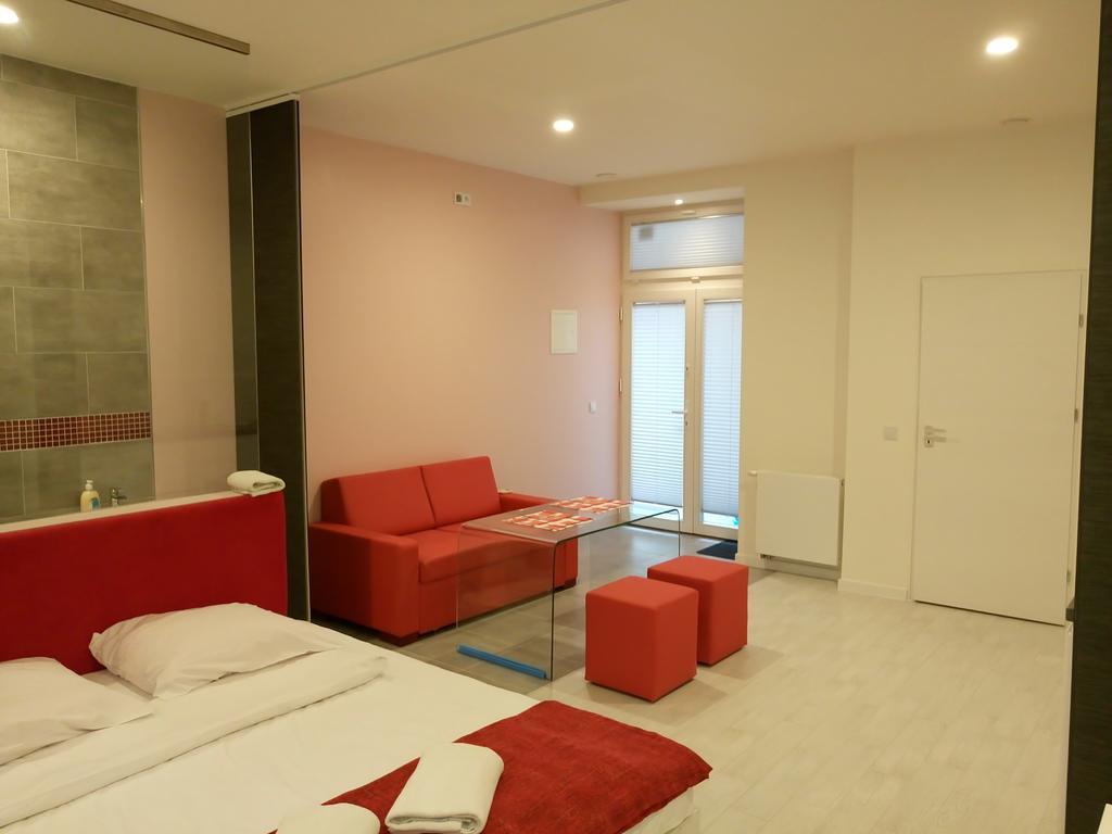 Mirror Apartments Краков Экстерьер фото